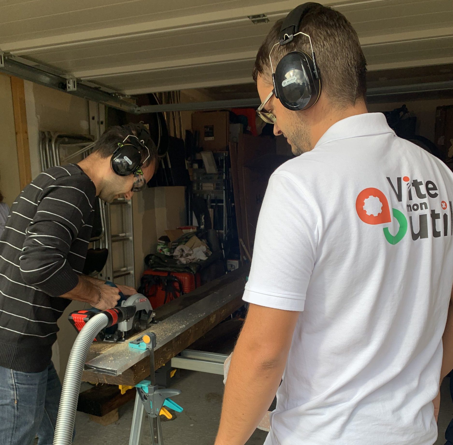 chantier avec deux bricoleurs