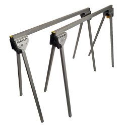 deux tréteaux en métal pliables